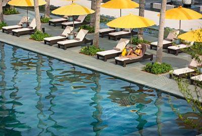 三亚半山半岛洲际度假酒店室外游泳池